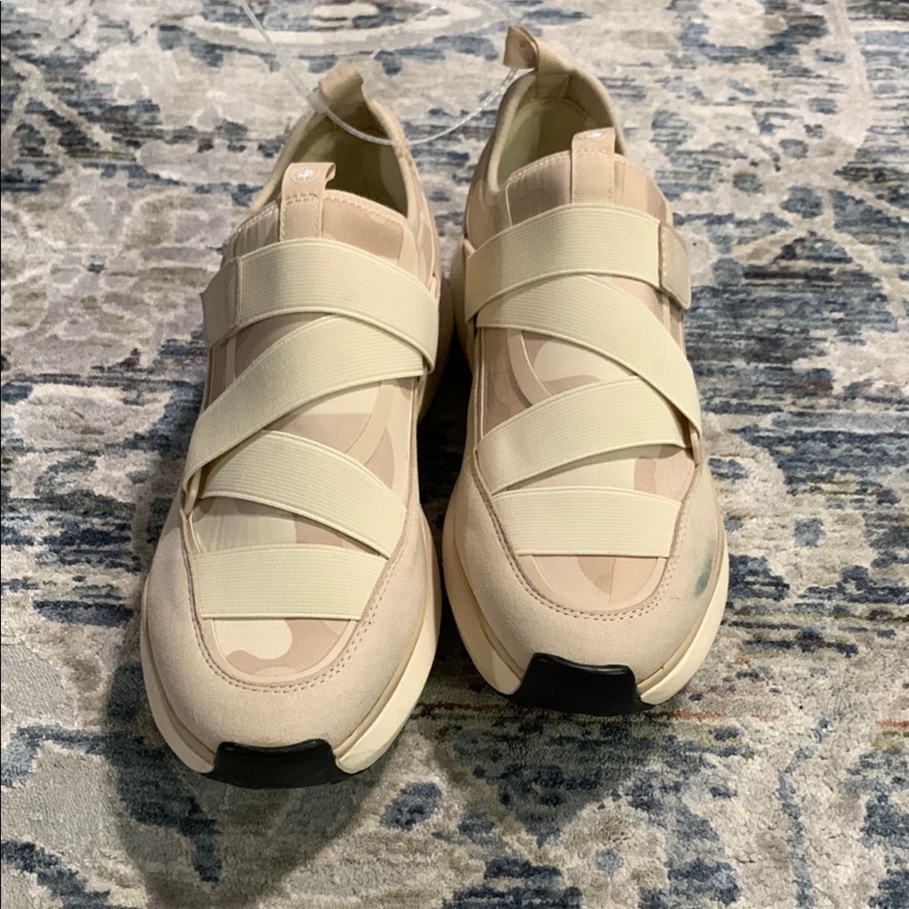 Nurture response Women's Cream Sneakers